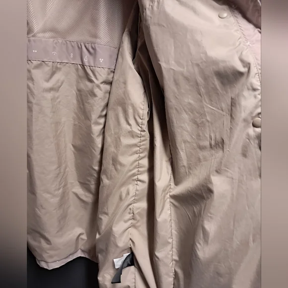 The North Face Folding Travel Jacket Size XL - Picture 3 of 11